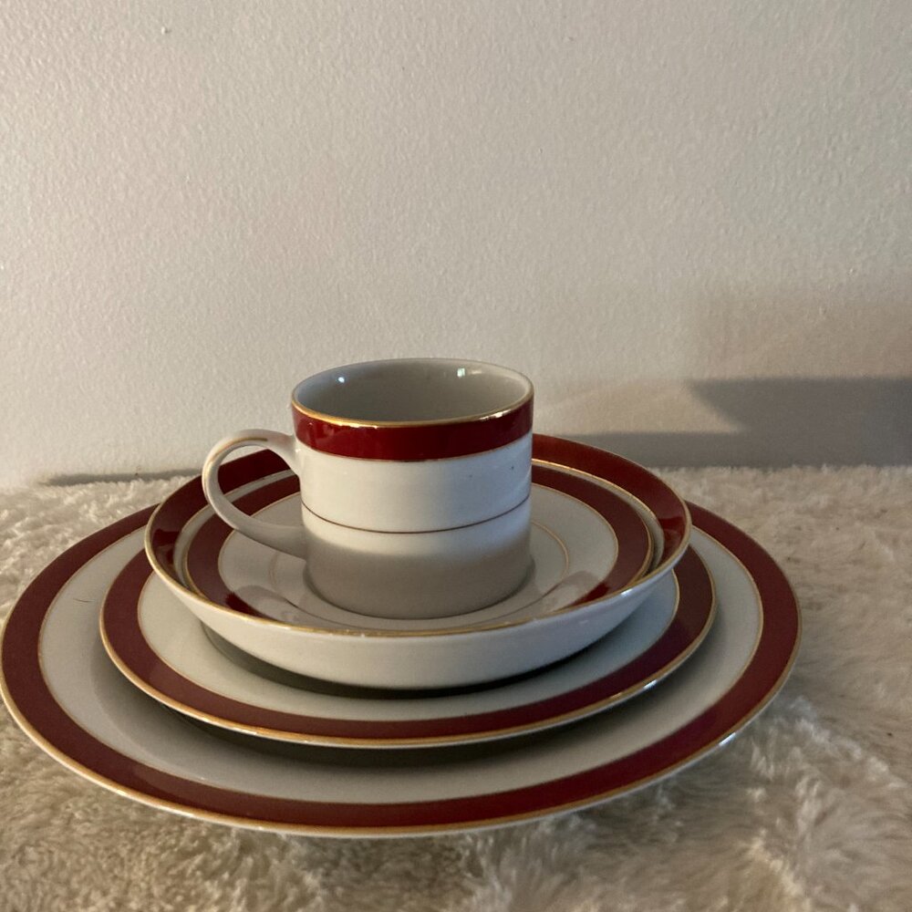 Muirfield "Royal Bordeaux" (5) Pc Place Setting